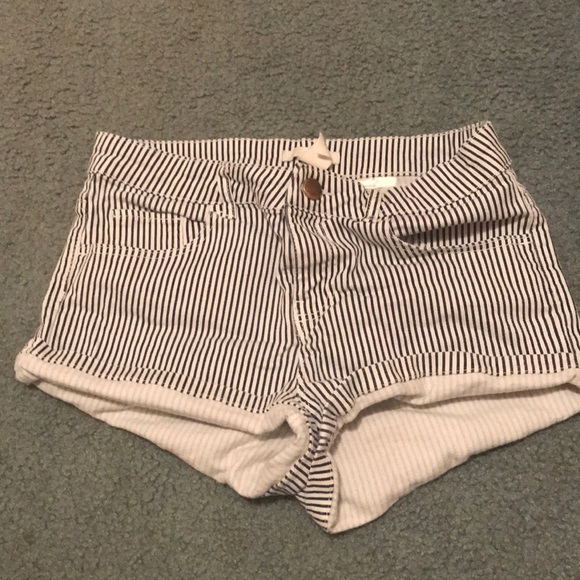 H &m shorts - Picture 2 of 2